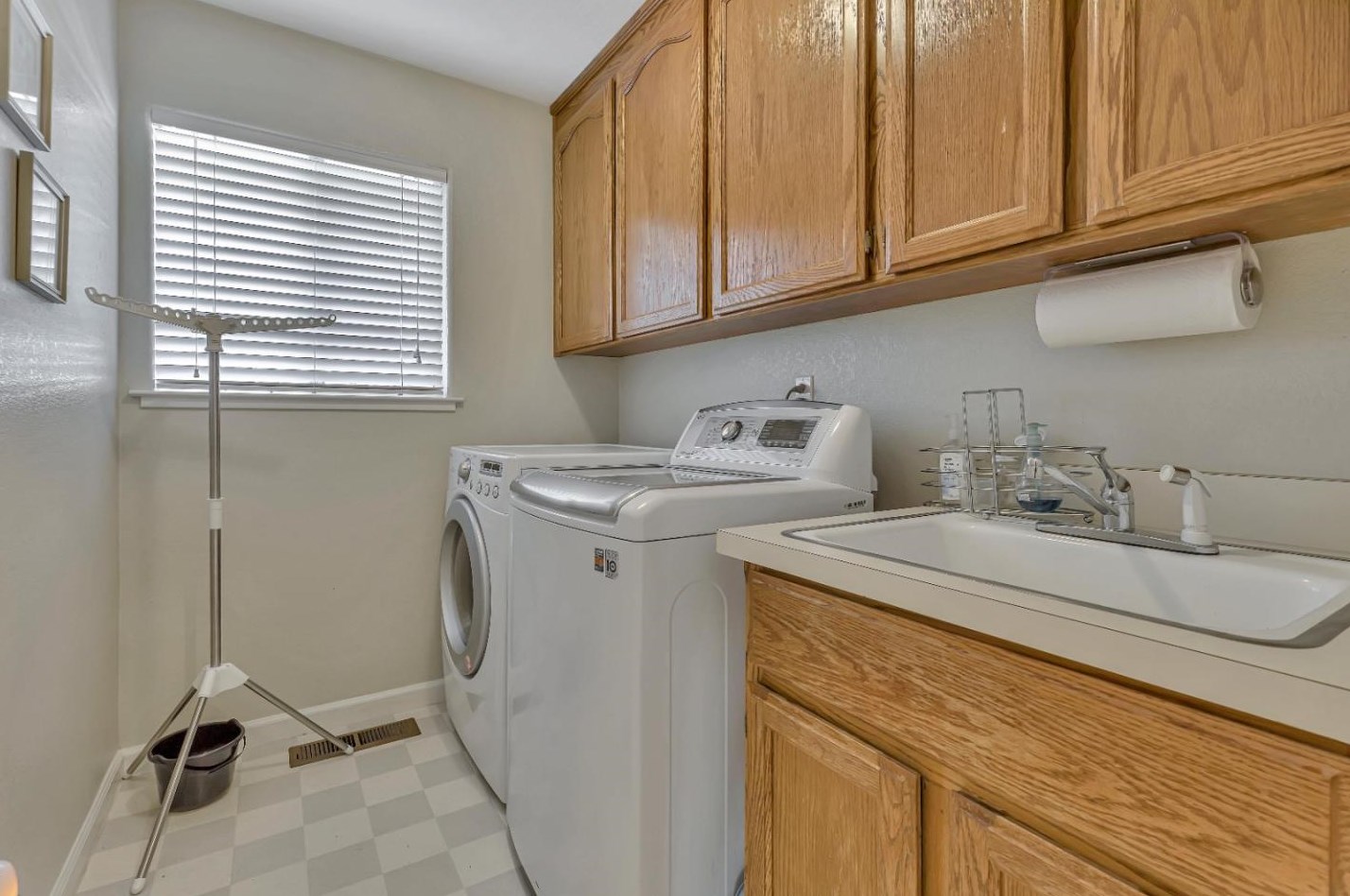 381 Tina Dr, Hollister CA  95023-7010 exterior