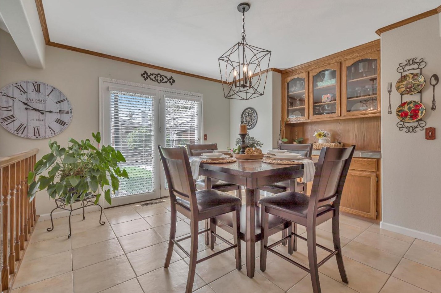 381 Tina Dr, Hollister CA  95023-7010 exterior