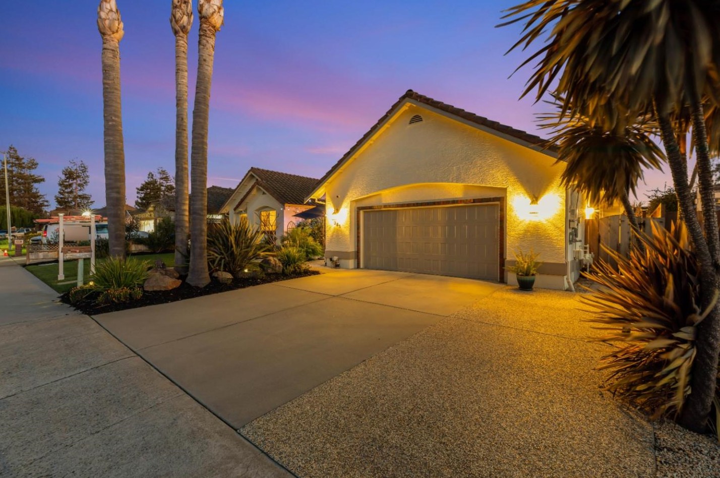 381 Tina Dr, Hollister CA  95023-7010 exterior