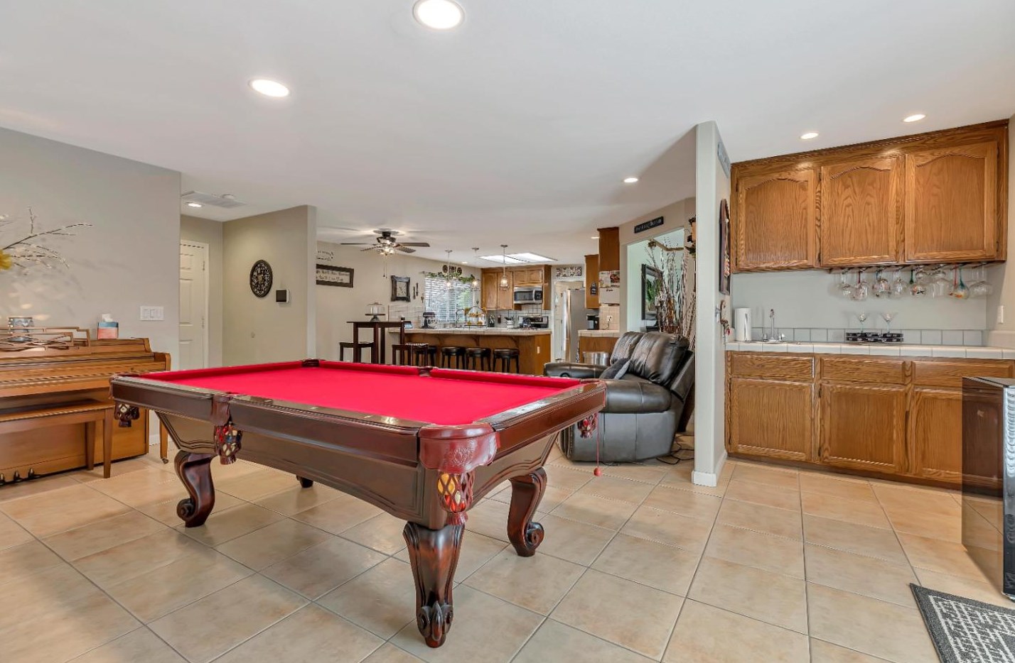 381 Tina Dr, Hollister CA  95023-7010 exterior