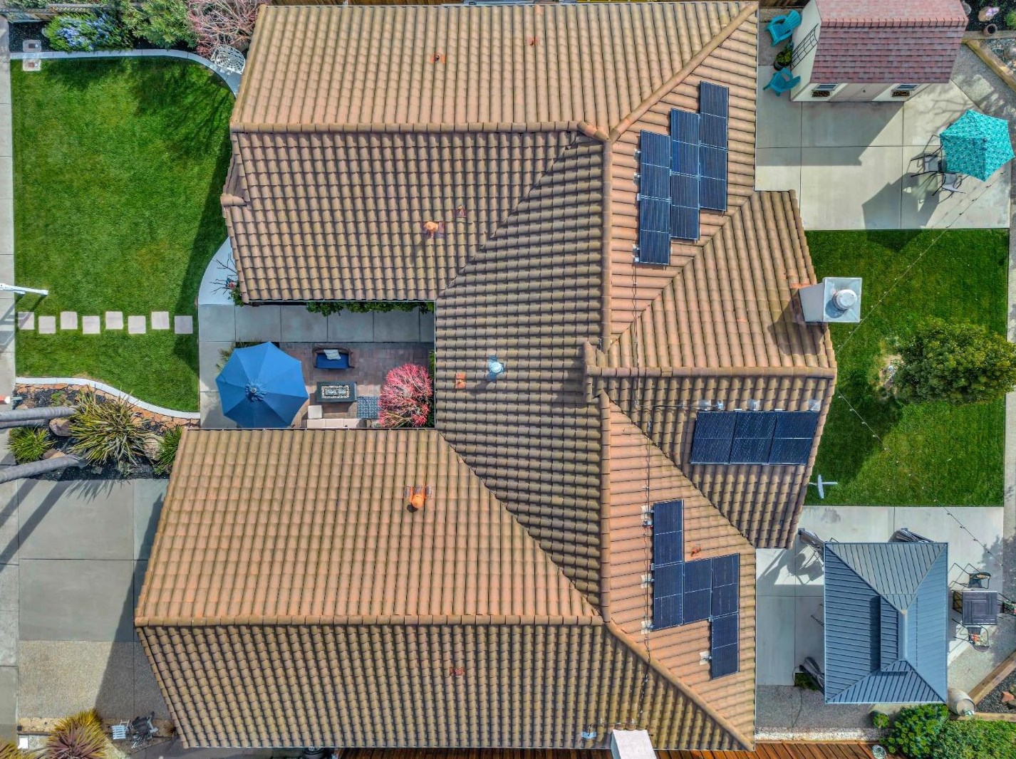 381 Tina Dr, Hollister CA  95023-7010 exterior