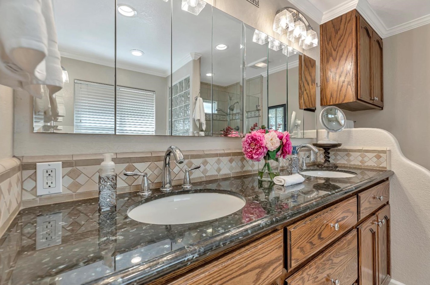 381 Tina Dr, Hollister CA  95023-7010 exterior