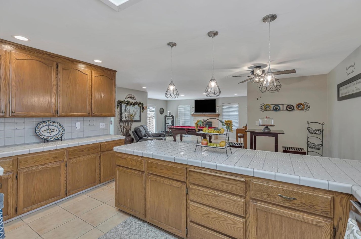 381 Tina Dr, Hollister CA  95023-7010 exterior