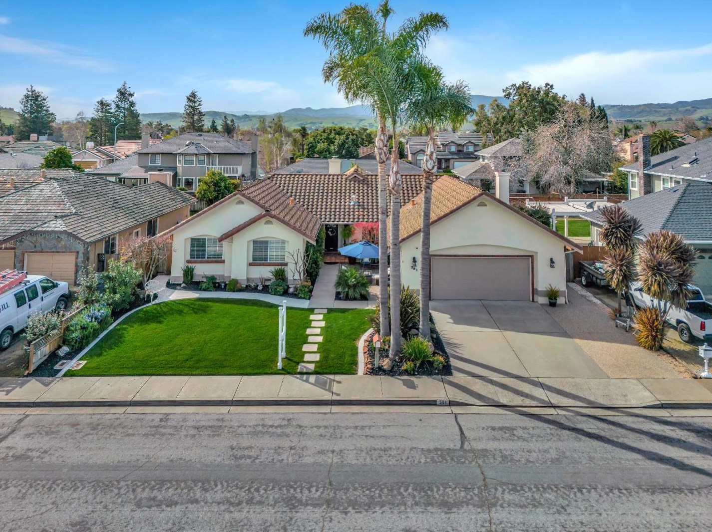 381 Tina Dr, Hollister CA  95023-7010 exterior