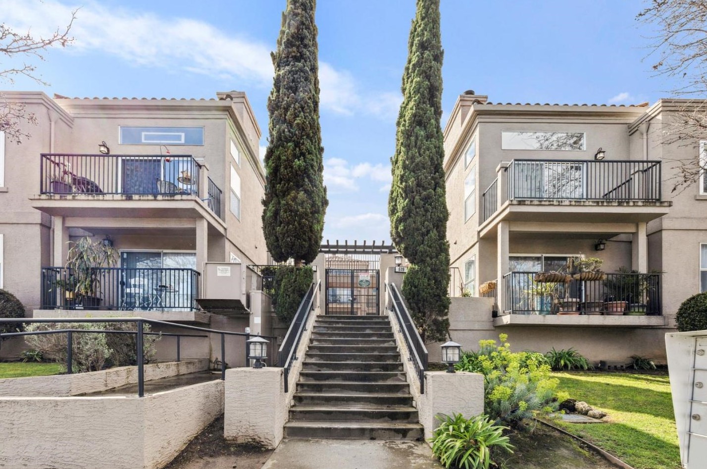 619 Woodside Way, San Mateo, CA 94401-1717