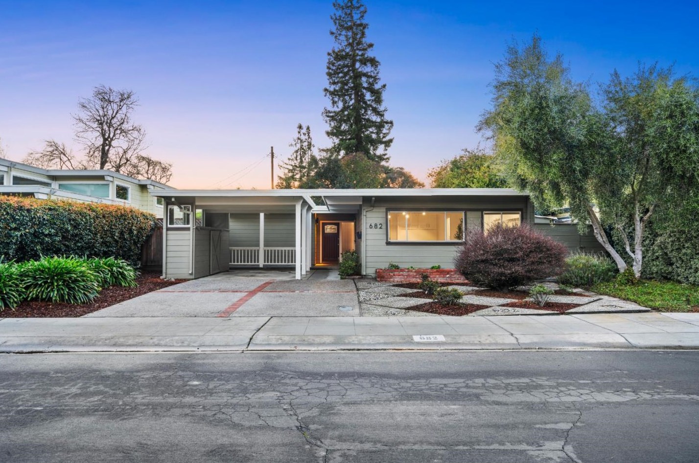 682 Wildwood Ln, Palo Alto, CA 94303-3118