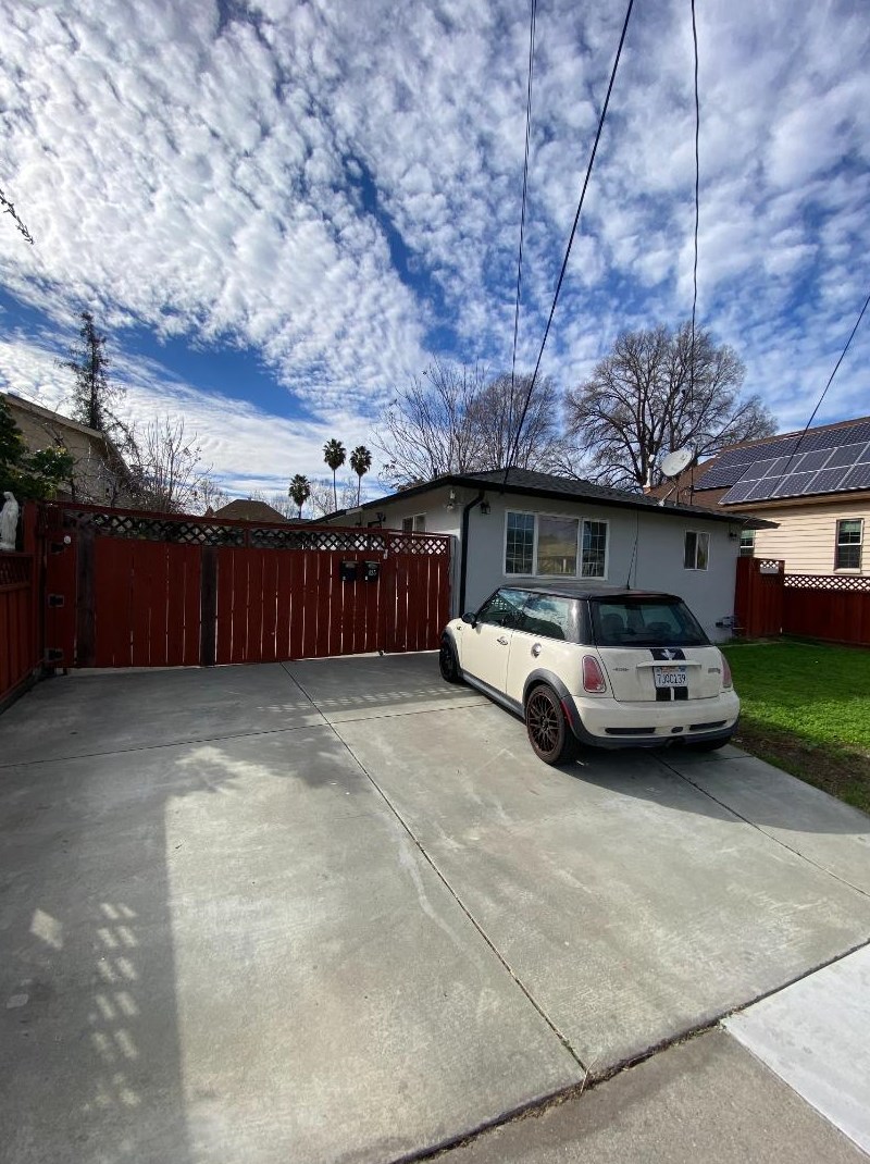 425 7th St, San Jose, CA 95112-3596