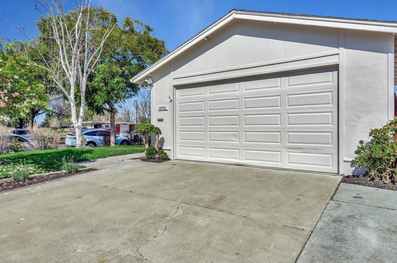 1572 Pinewood Way, Milpitas, CA 95035-6743