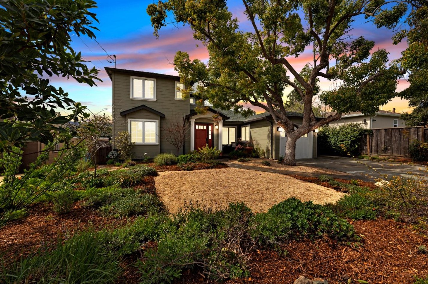 2 Summit Ct, Redwood City, CA 94062