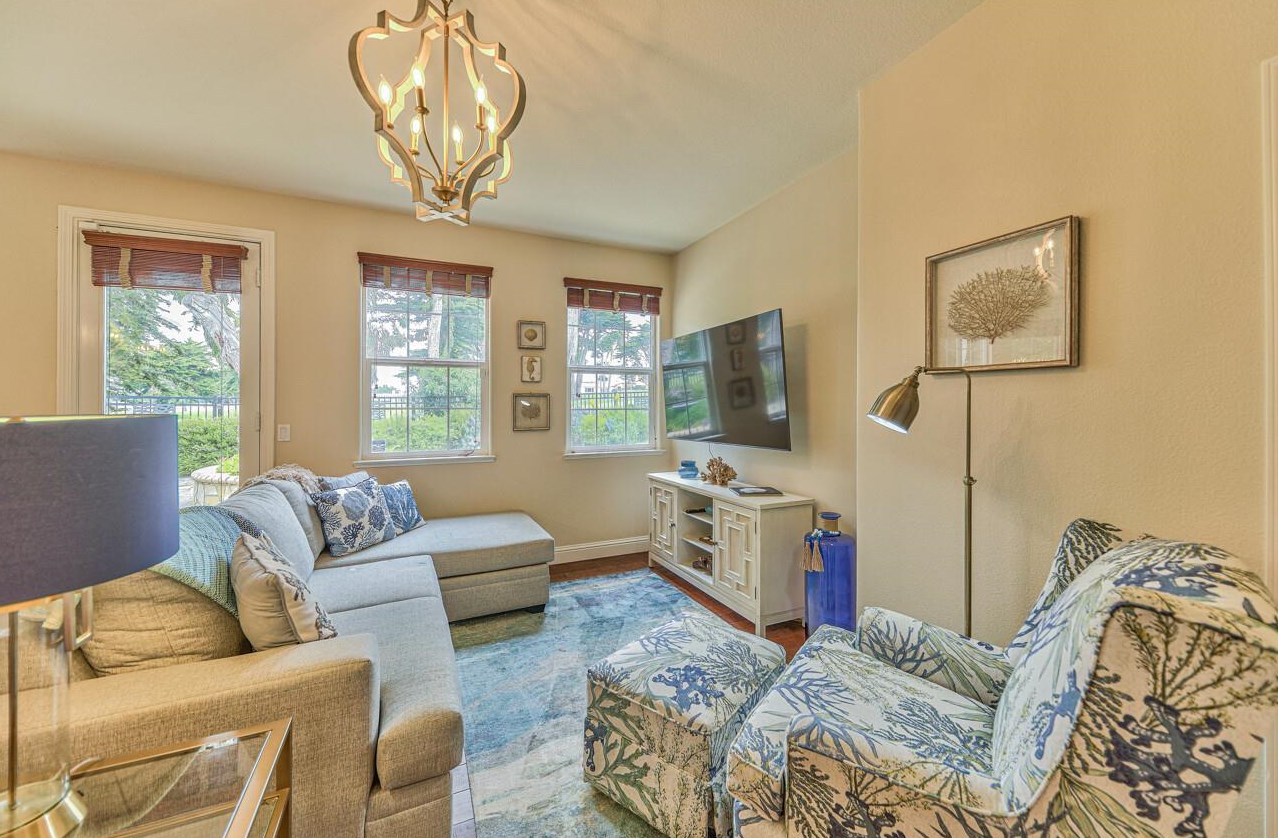 4380 Peninsula Point Dr, Seaside CA  93955-6527 exterior