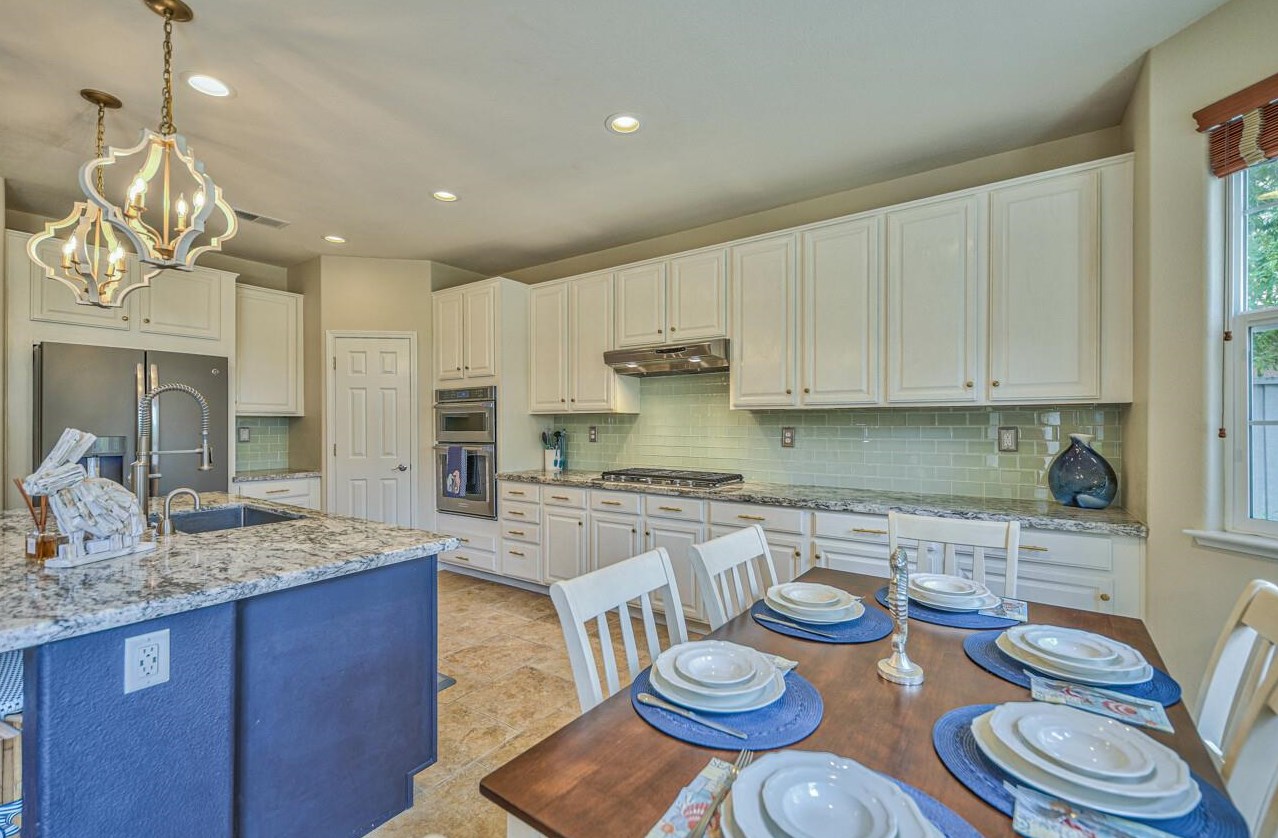 4380 Peninsula Point Dr, Seaside CA  93955-6527 exterior