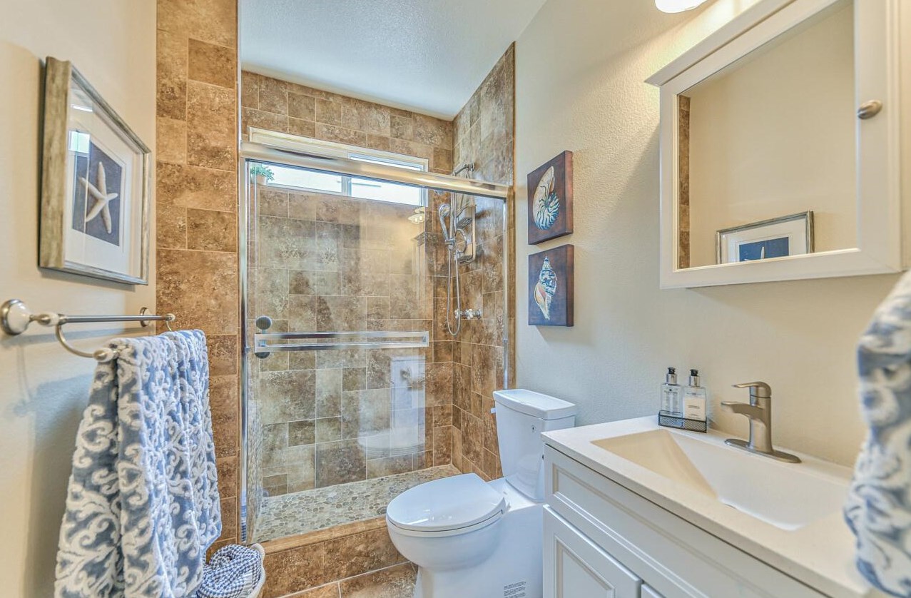 4380 Peninsula Point Dr, Seaside CA  93955-6527 exterior