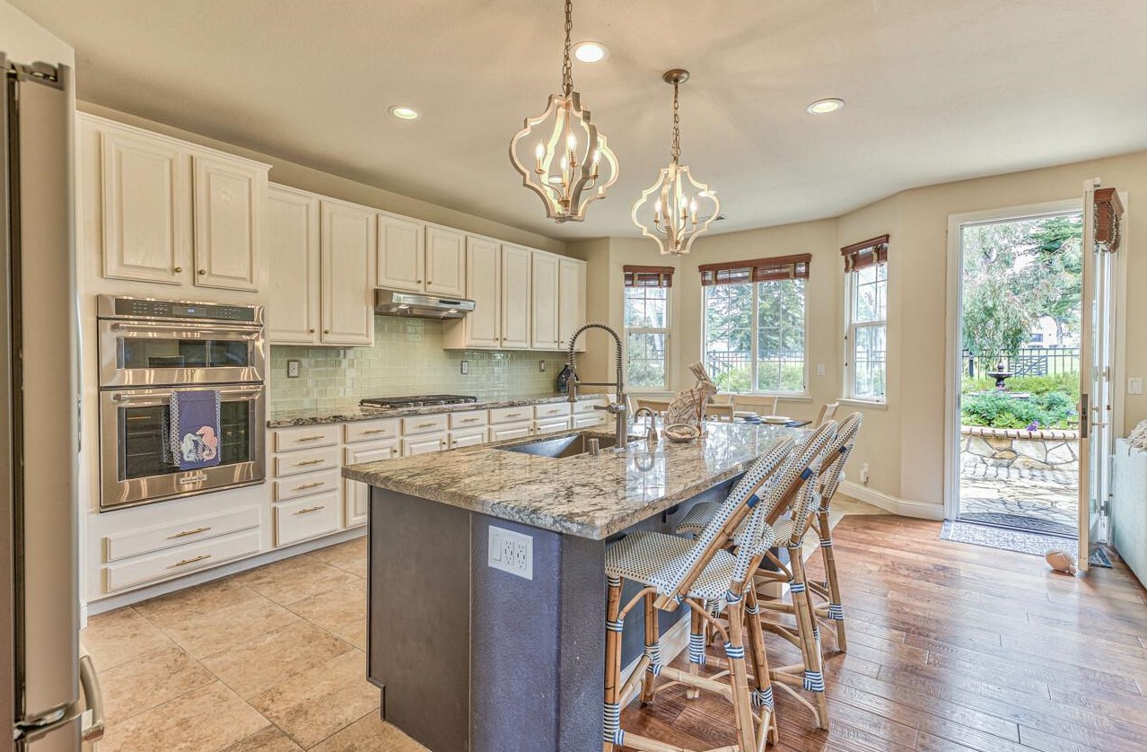 4380 Peninsula Point Dr, Seaside CA  93955-6527 exterior