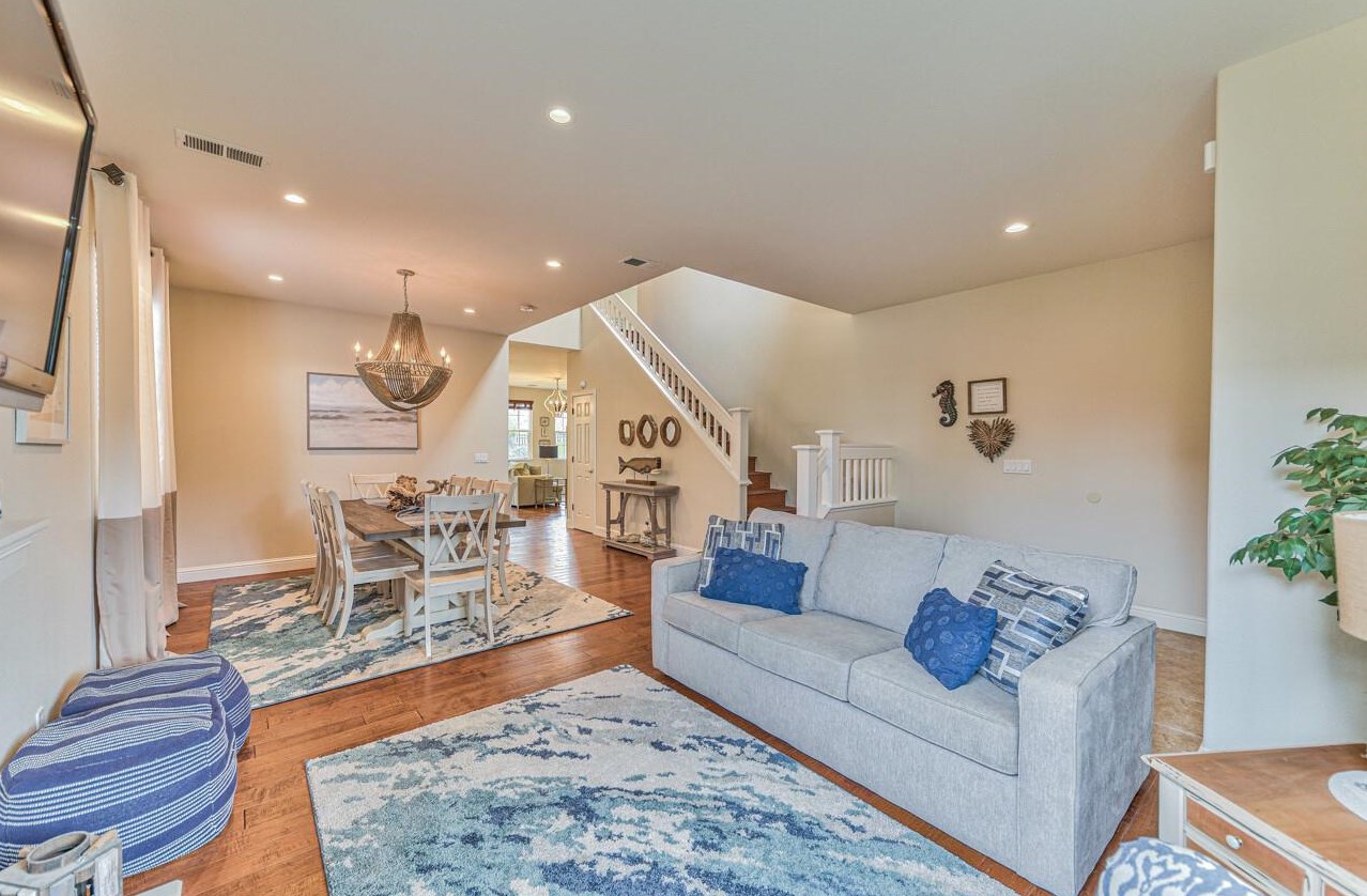 4380 Peninsula Point Dr, Seaside CA  93955-6527 exterior