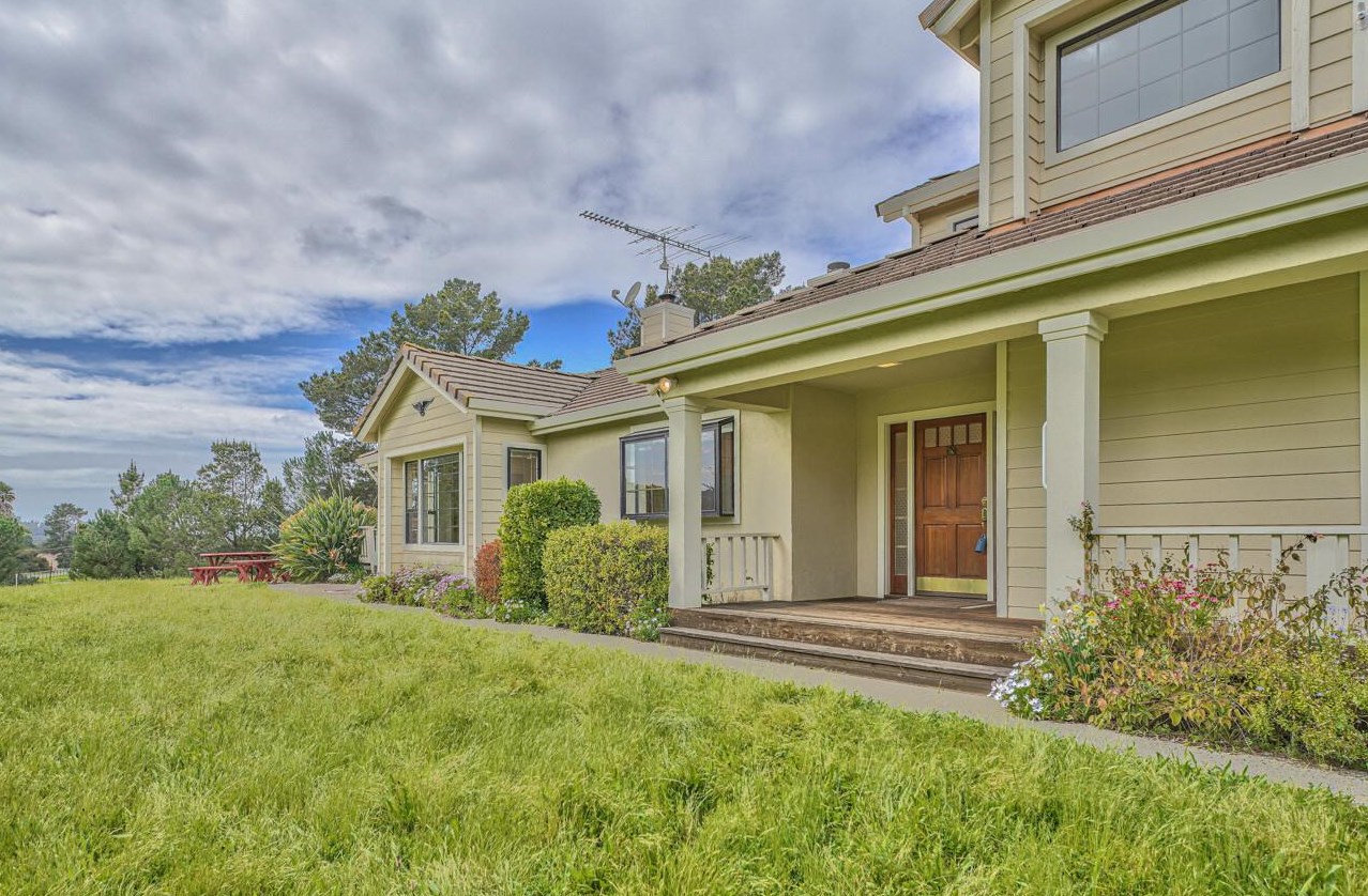 19215 El Cerrito Ct, Aromas, CA 95004-9129