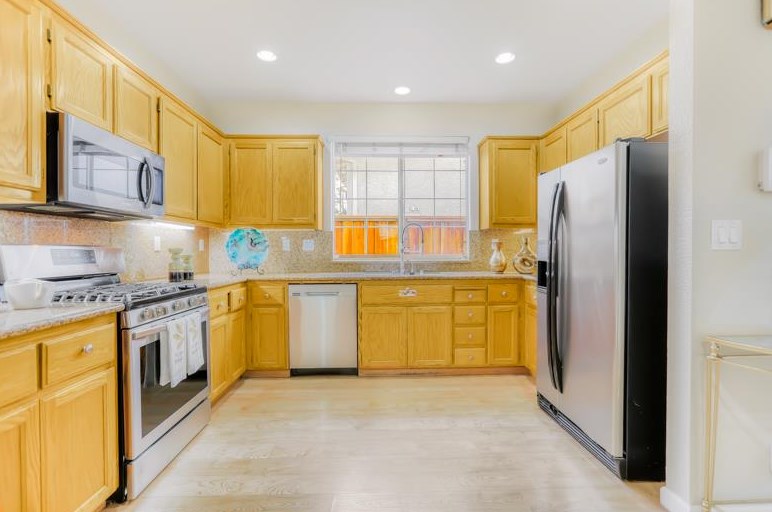 15358 Snowy Plover Ct, San Leandro CA  94579-2758 exterior