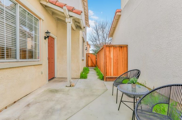 15358 Snowy Plover Ct, San Leandro CA  94579-2758 exterior