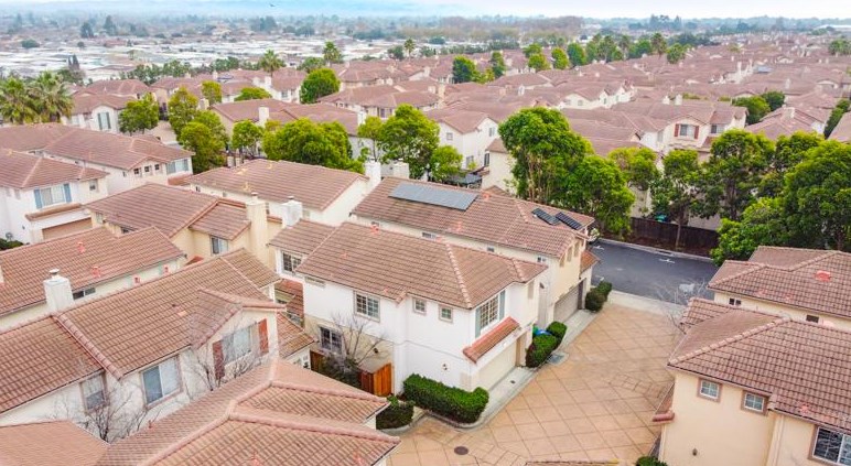 15358 Snowy Plover Ct, San Leandro CA  94579-2758 exterior