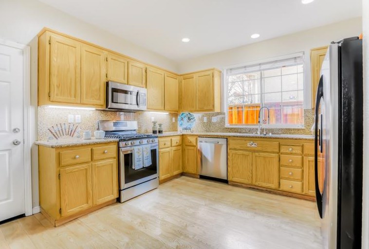 15358 Snowy Plover Ct, San Leandro CA  94579-2758 exterior
