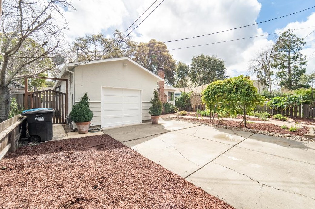 490 6th Ave, Menlo Park, CA 94025-1841