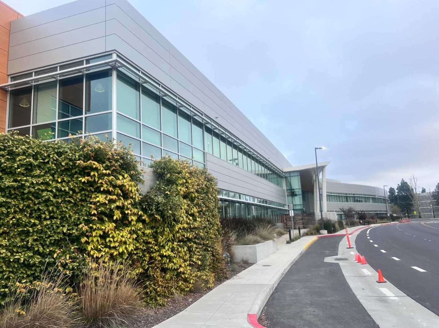 2208 Hastings Shore Ln, Redwood City CA  94065-2106 exterior