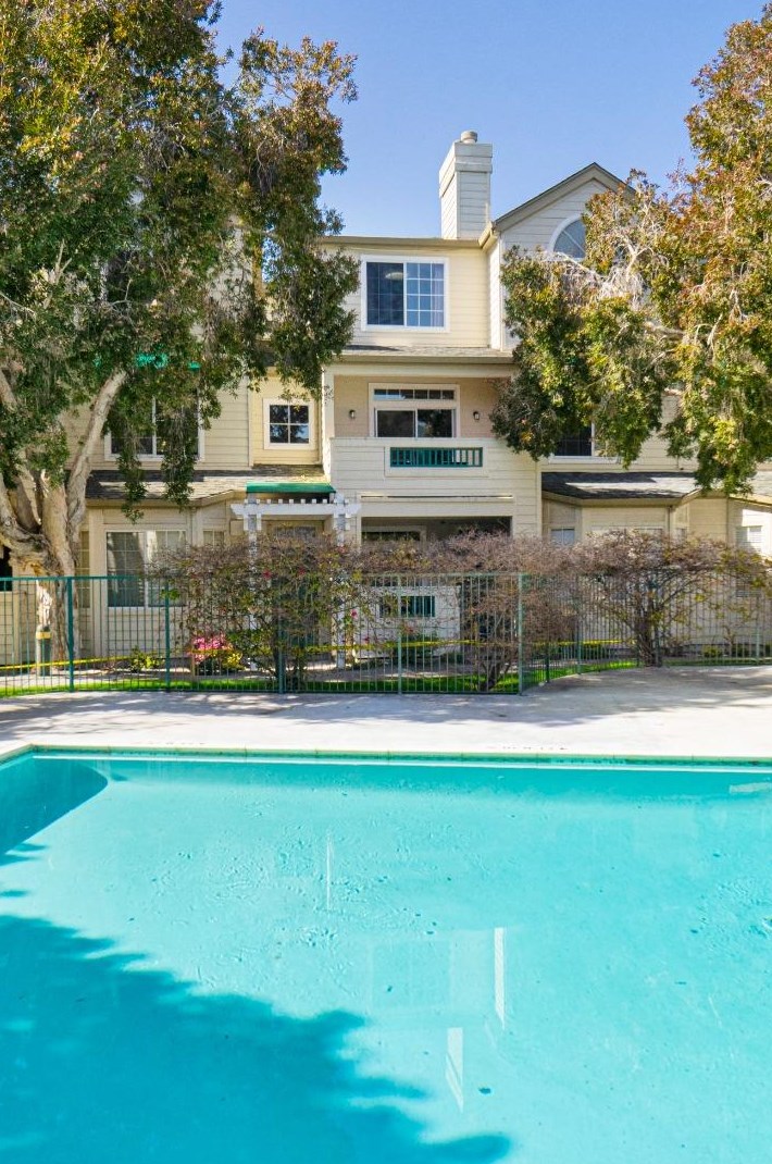 2208 Hastings Shore Ln, Redwood City CA  94065-2106 exterior