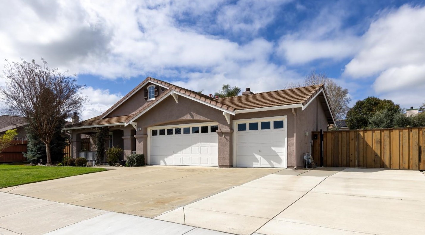 1920 Nora Dr, Hollister, CA 95023-7016