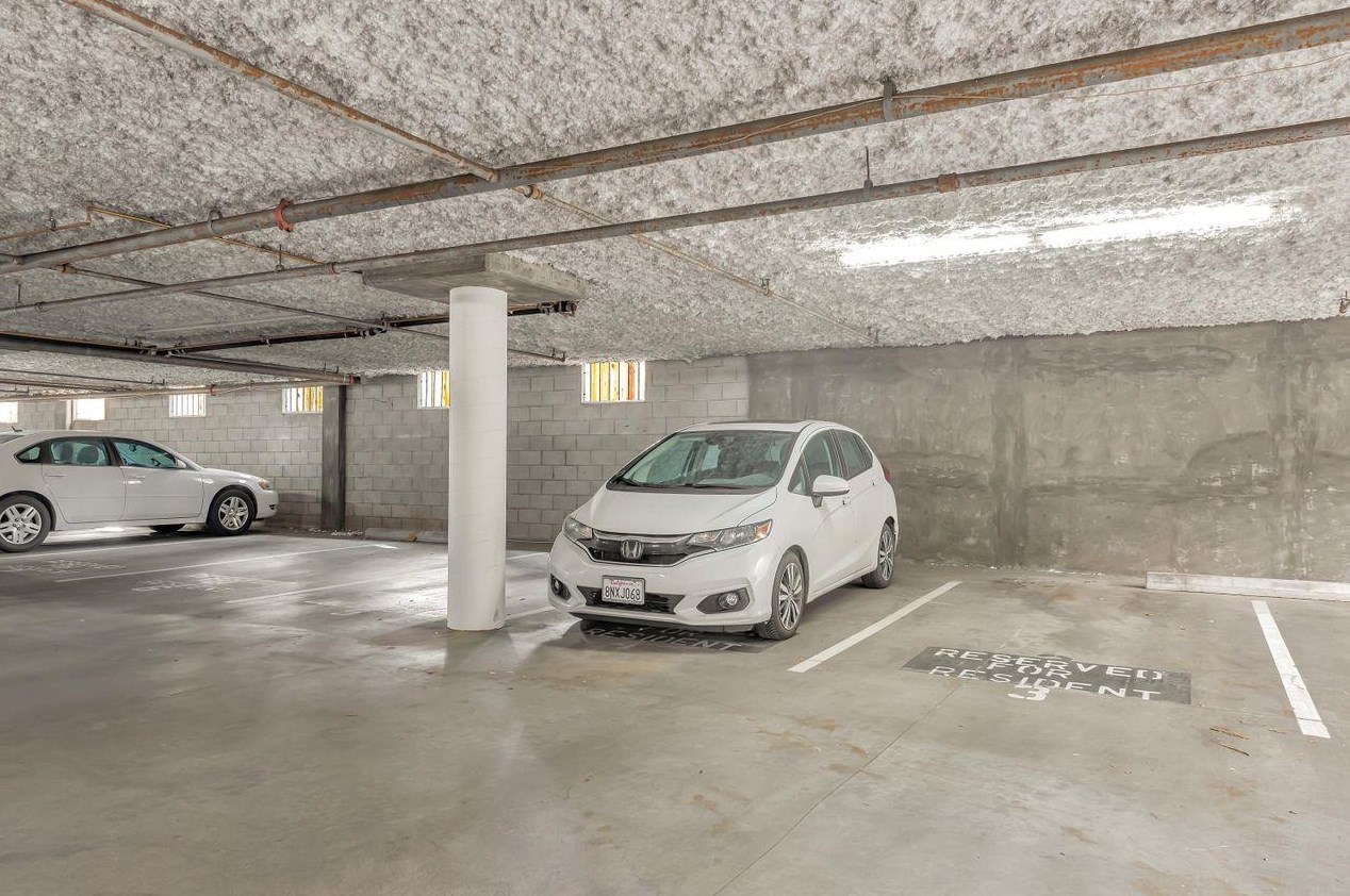 724 Oak Grove Ave, Menlo Park CA  94025-4361 exterior