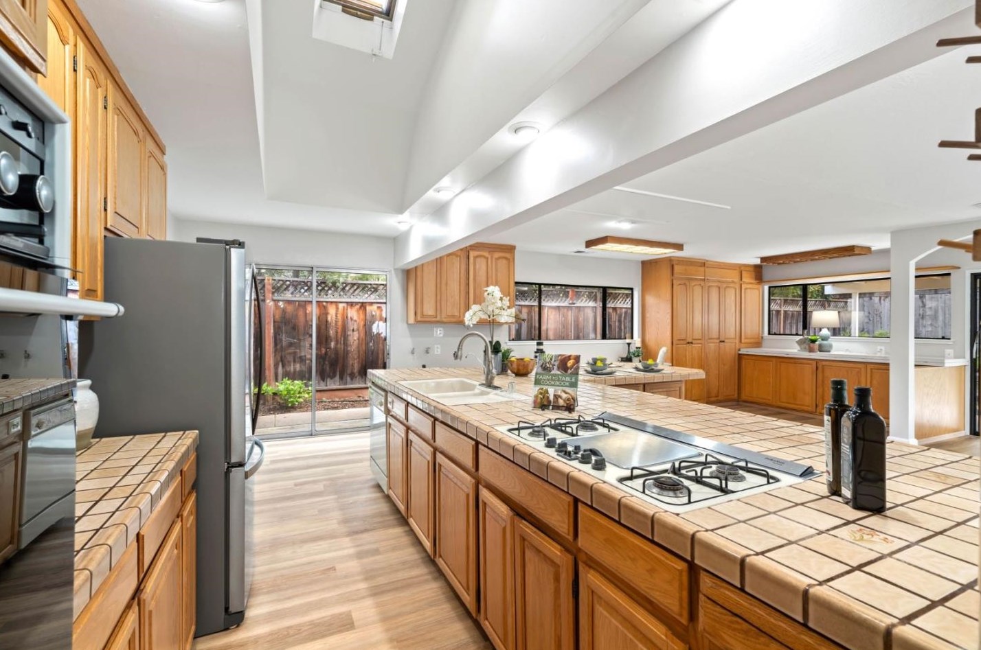 1980 Alford Ave, Los Altos CA  94024-6902 exterior