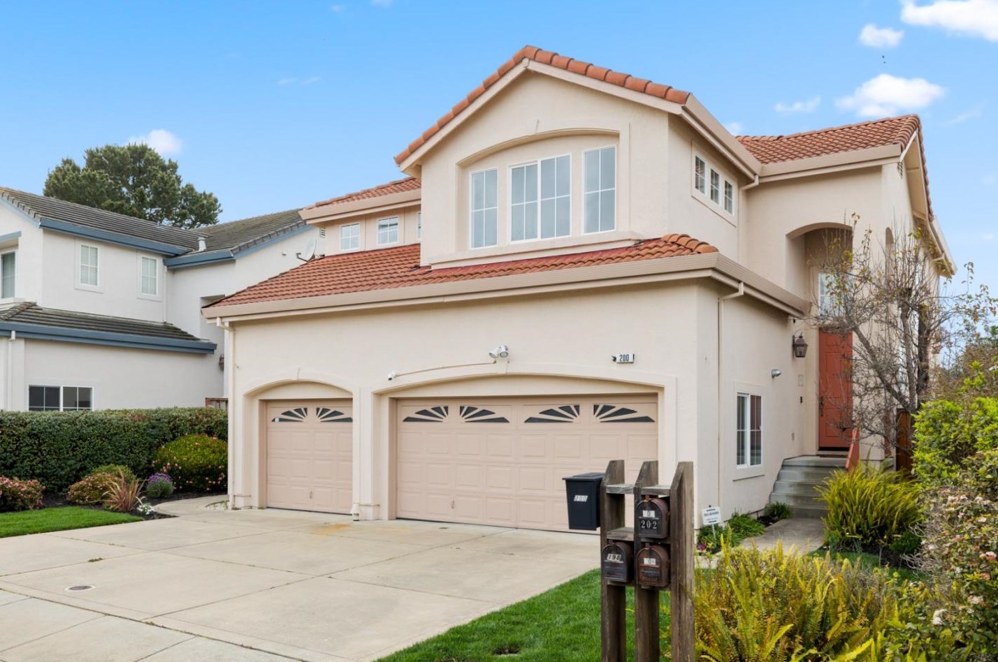 200 El Rancho Dr, South San Francisco, CA 94080