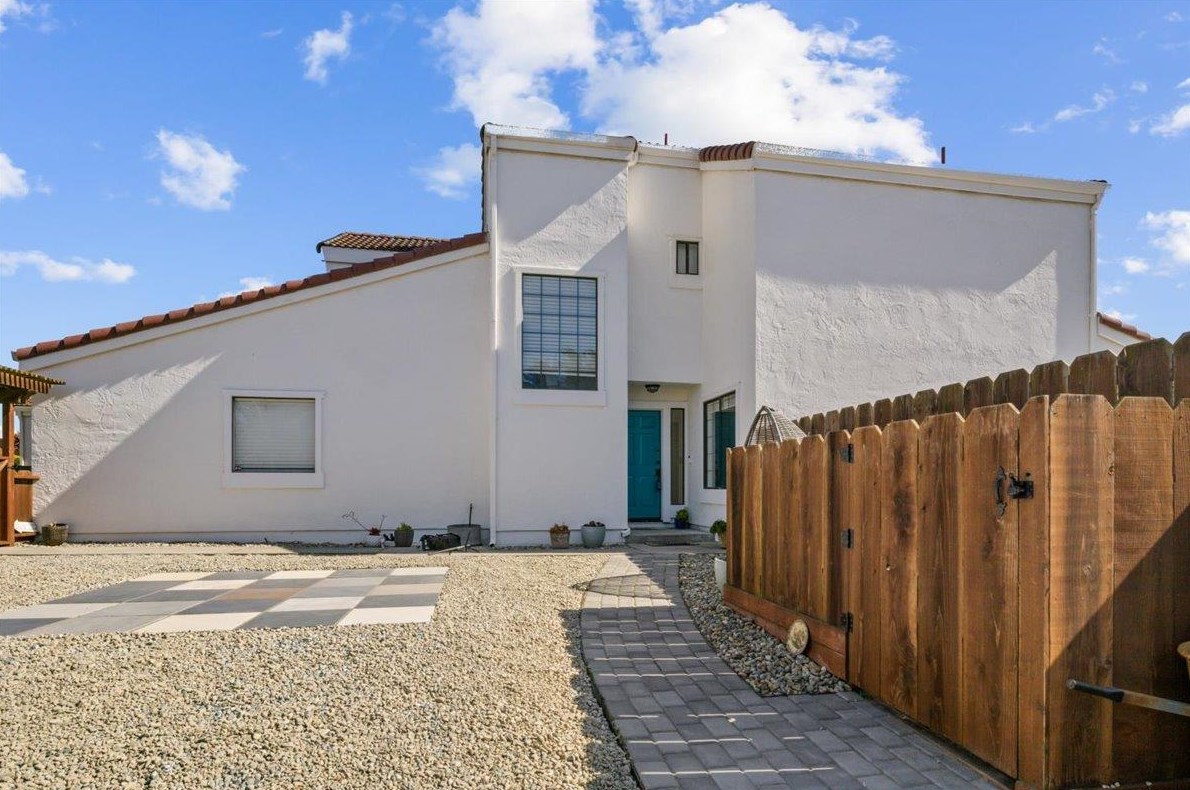 136 Dolphin Cir, Marina, CA 93933