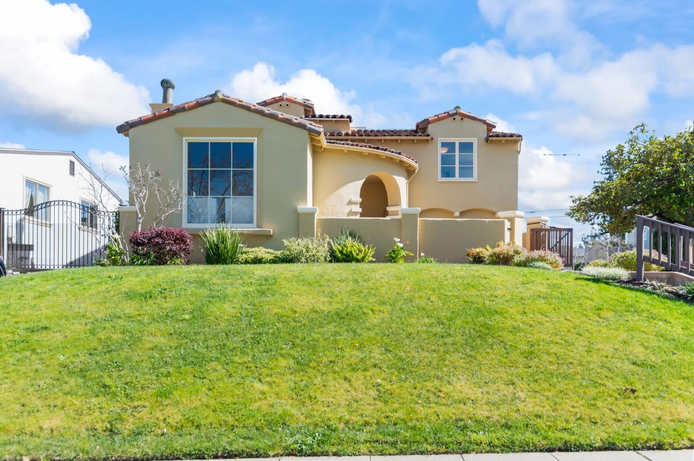 2319 Hillside Dr, Burlingame, CA 94010