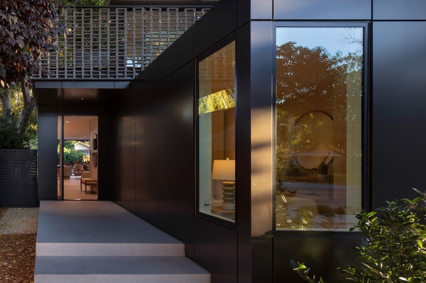 1144 Forest Ave, Palo Alto CA  94301-3032 exterior