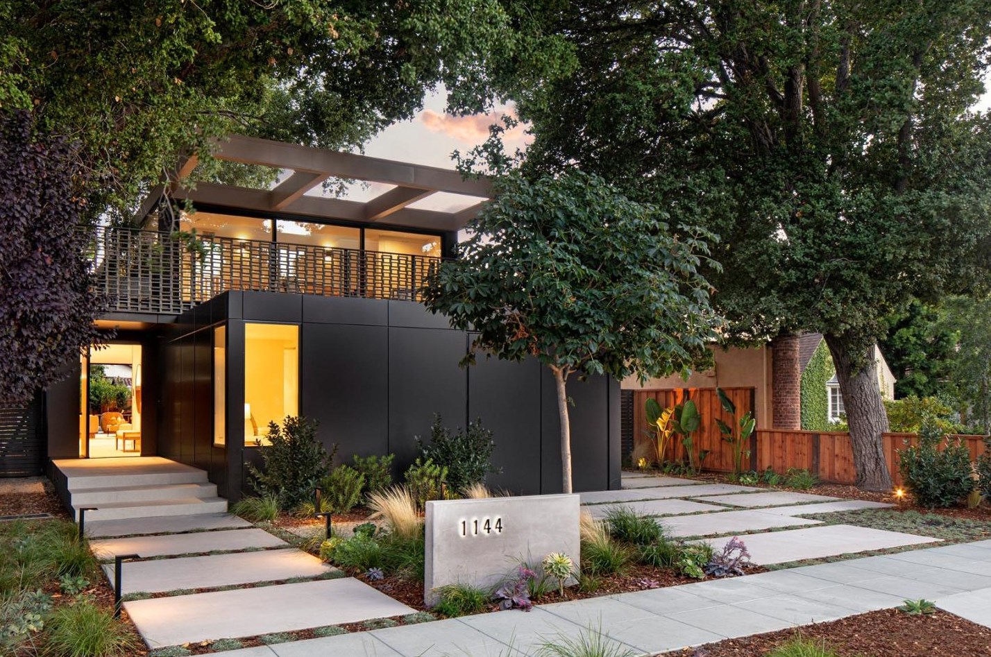 1144 Forest Ave, Palo Alto CA  94301-3032 exterior