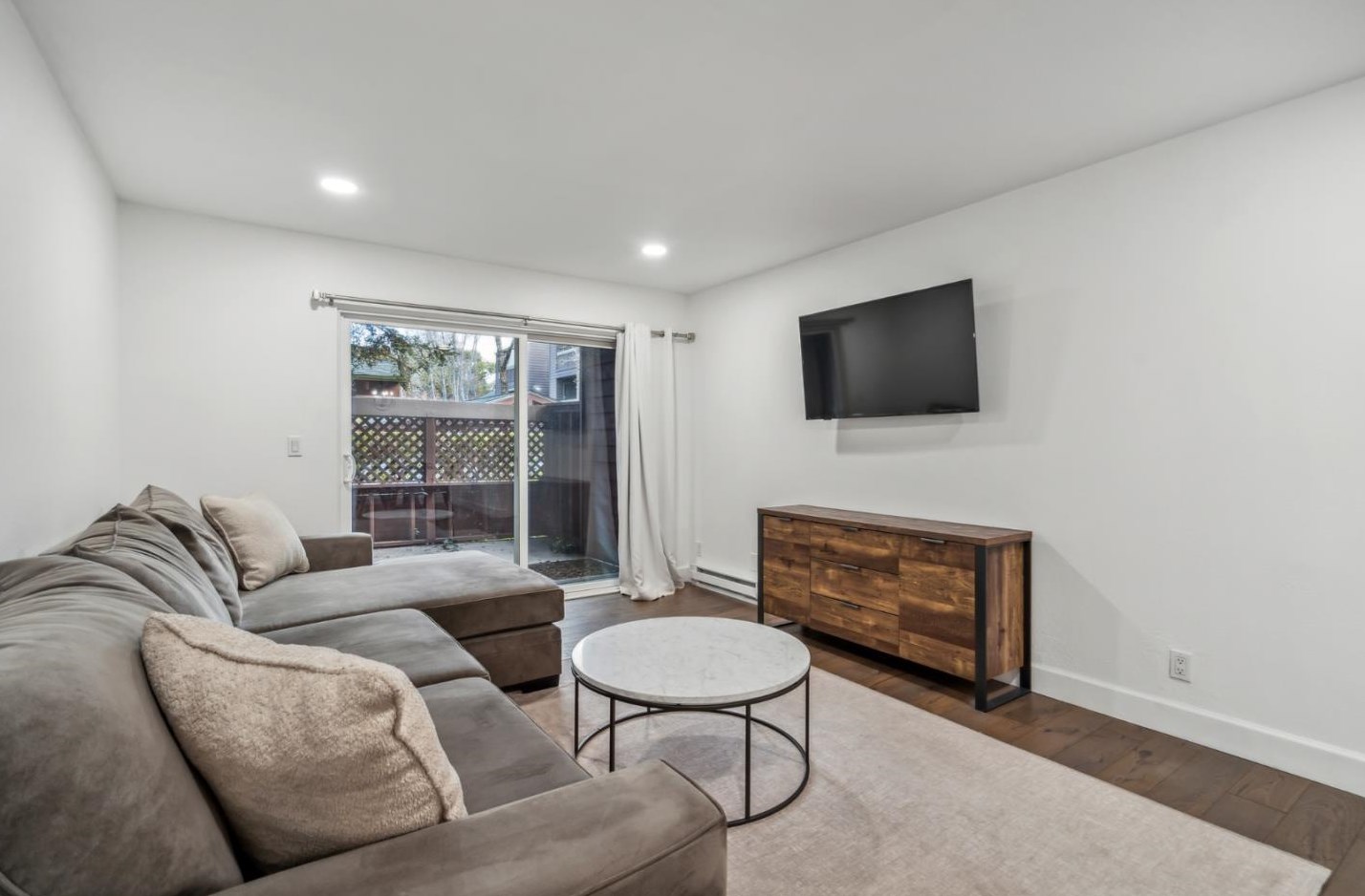1080 Yarwood Ct, San Jose, CA 95128-4728