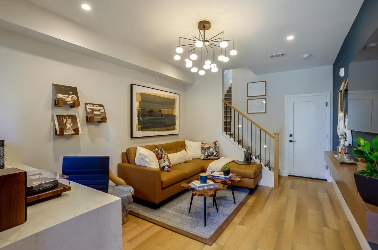 1323 Middlefield Rd, Mountain View, CA 94043-3061