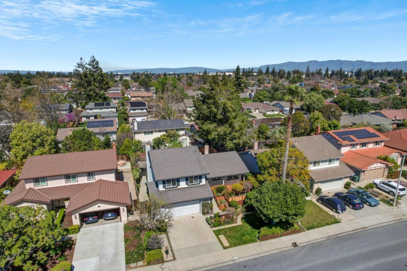 945 Erica Dr, Sunnyvale CA  94086-8212 exterior