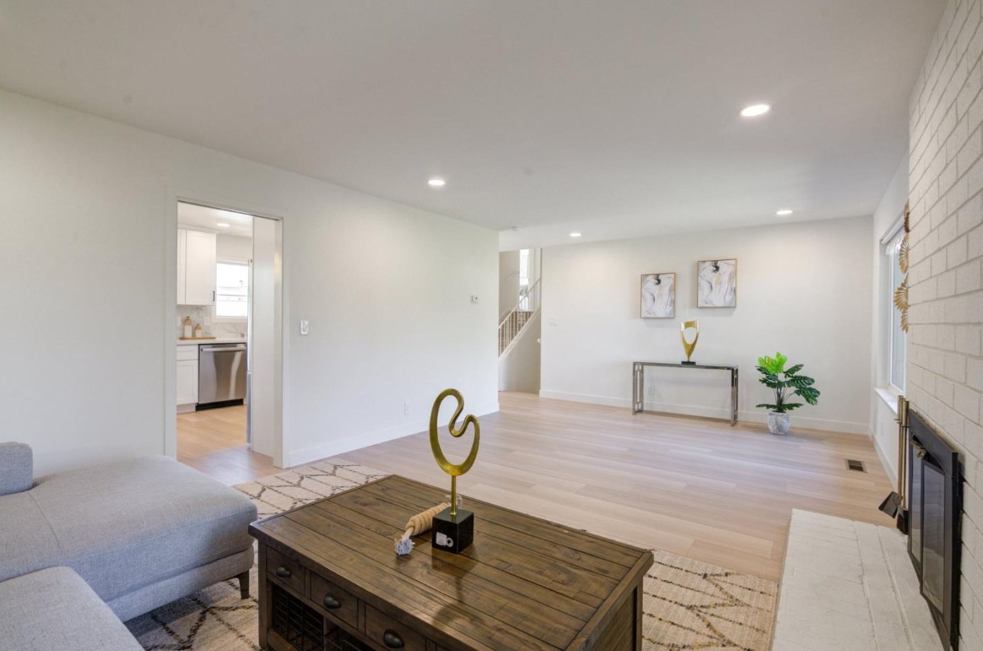 945 Erica Dr, Sunnyvale CA  94086-8212 exterior