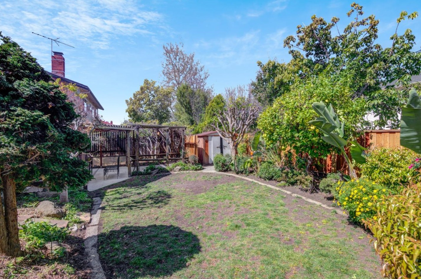 945 Erica Dr, Sunnyvale CA  94086-8212 exterior