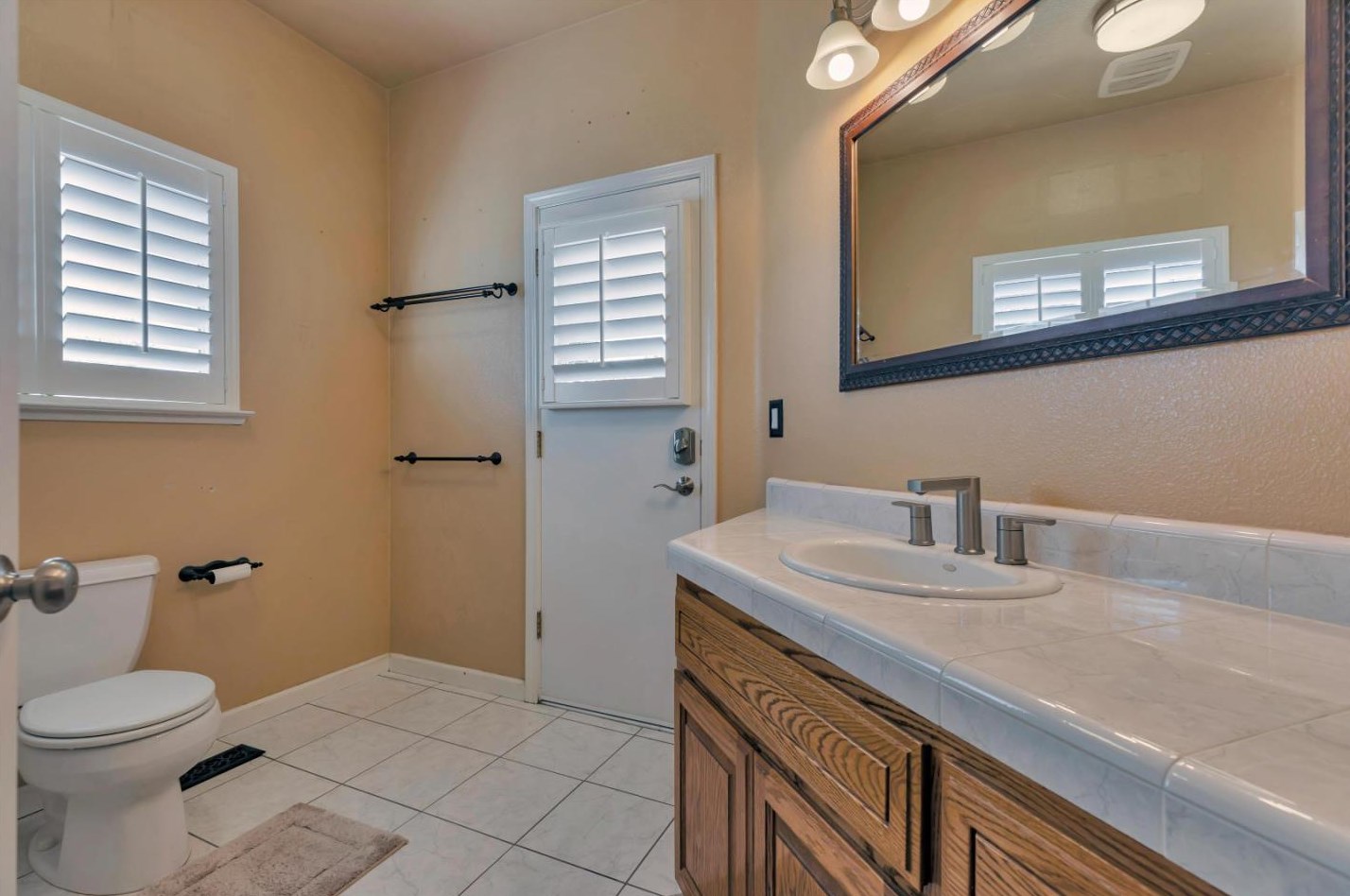 6355 Dunnville Way, Hollister CA  95023-9233 exterior