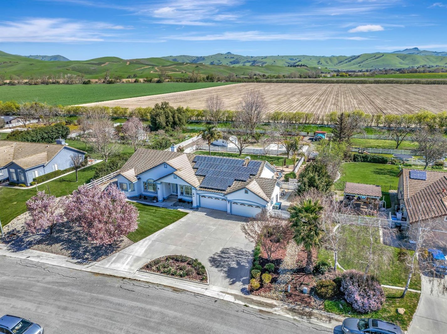 6355 Dunnville Way, Hollister CA  95023-9233 exterior