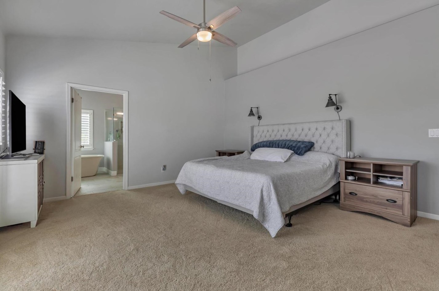6355 Dunnville Way, Hollister CA  95023-9233 exterior
