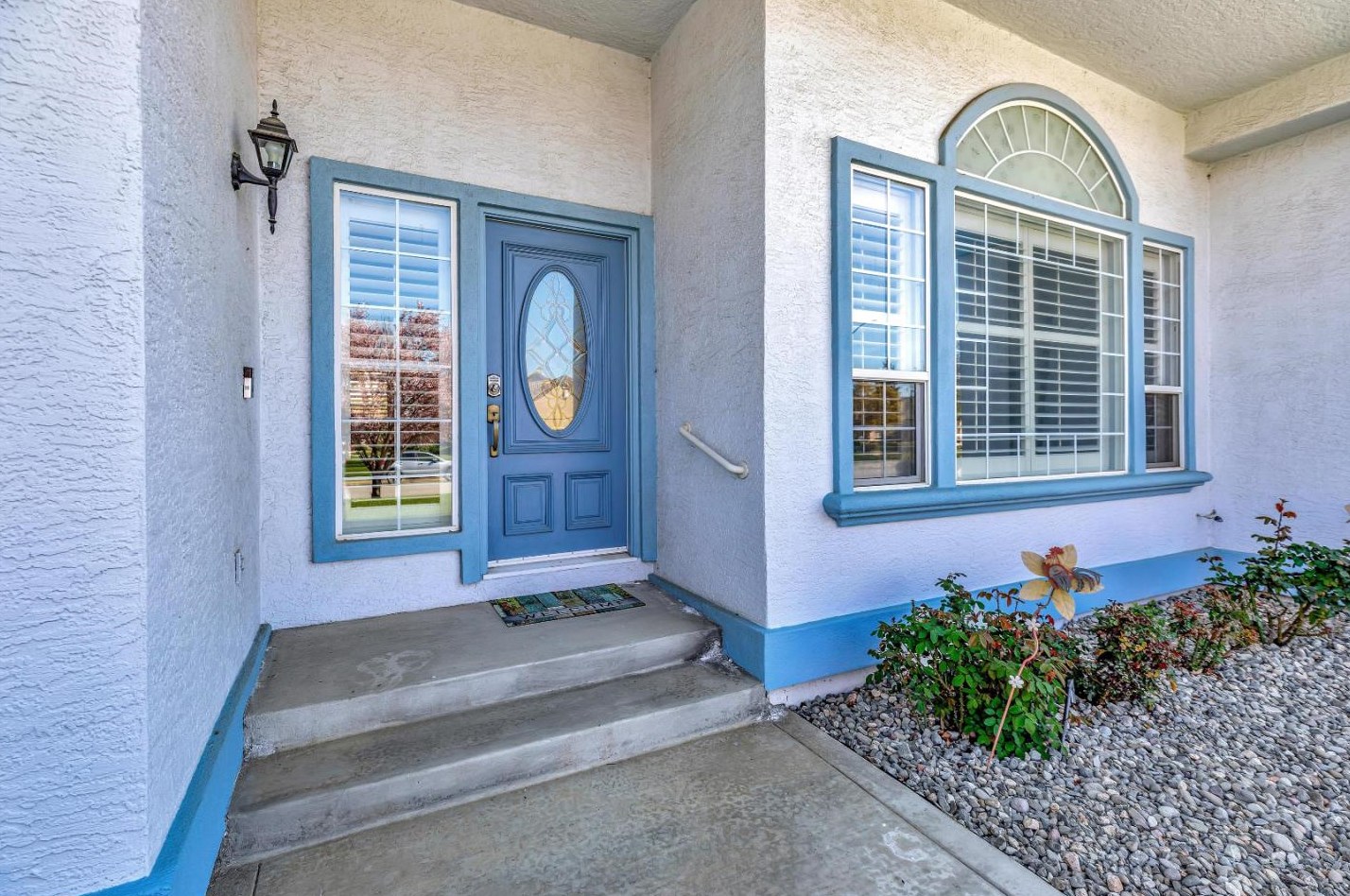 6355 Dunnville Way, Hollister CA  95023-9233 exterior