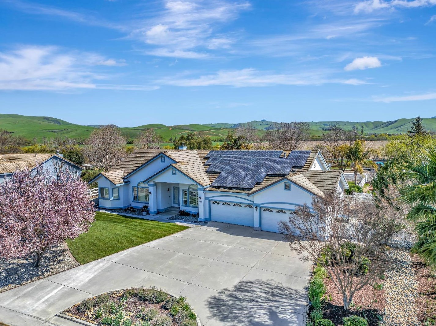 6355 Dunnville Way, Hollister CA  95023-9233 exterior