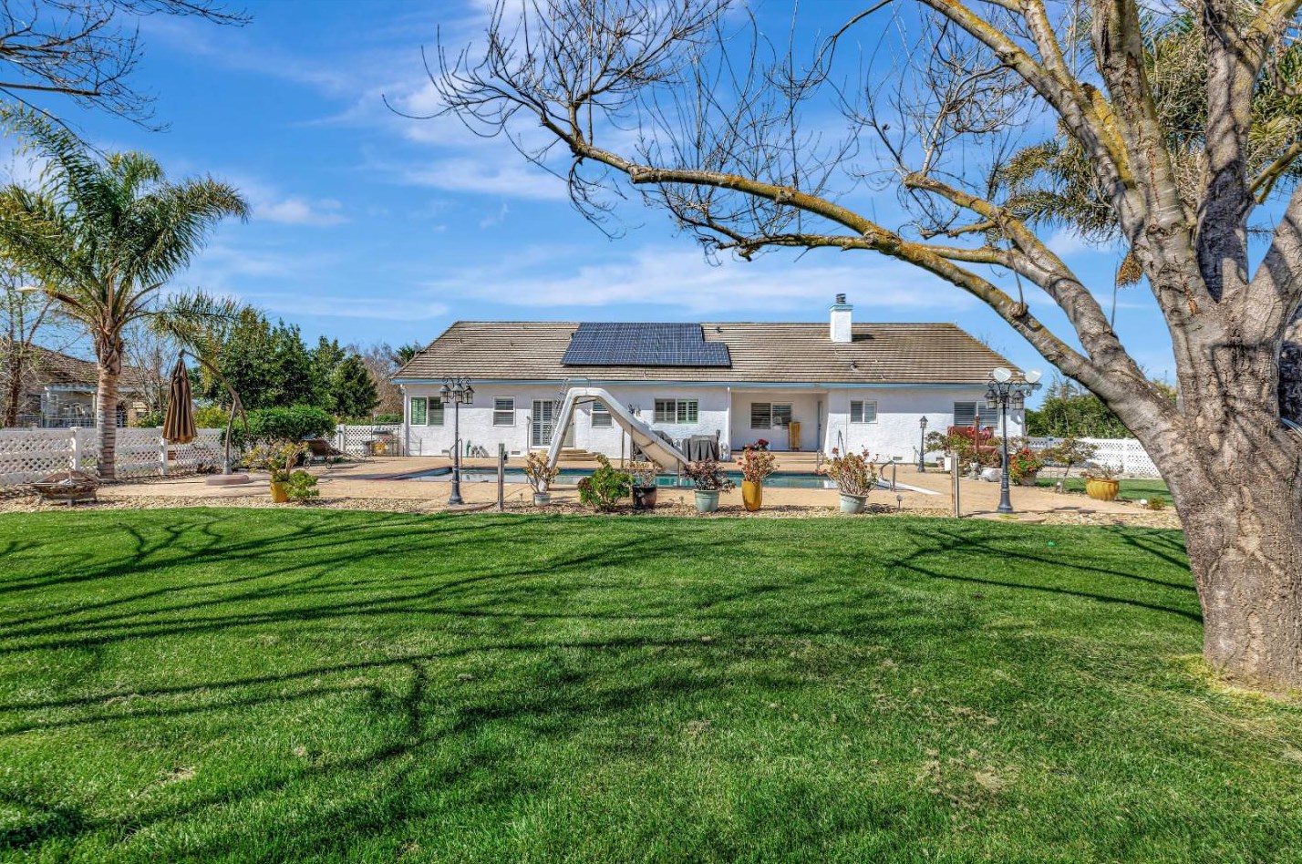 6355 Dunnville Way, Hollister CA  95023-9233 exterior