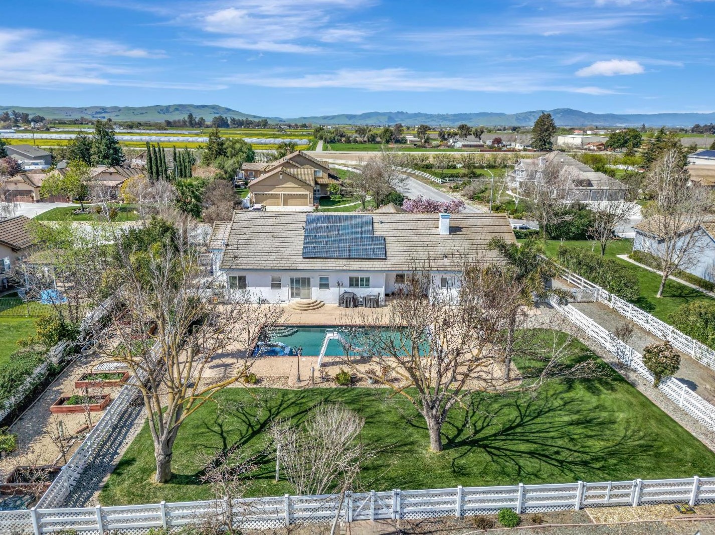 6355 Dunnville Way, Hollister CA  95023-9233 exterior