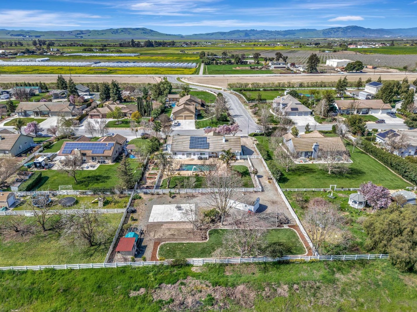 6355 Dunnville Way, Hollister CA  95023-9233 exterior
