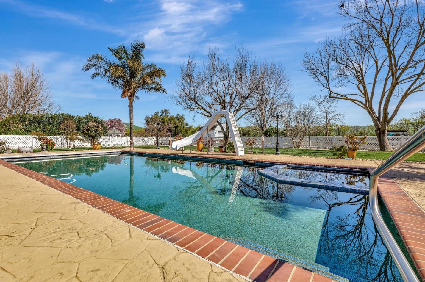 6355 Dunnville Way, Hollister CA  95023-9233 exterior