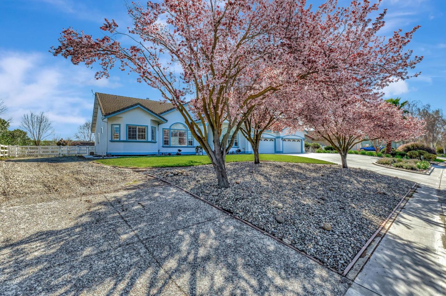 6355 Dunnville Way, Hollister, CA 95023-9233