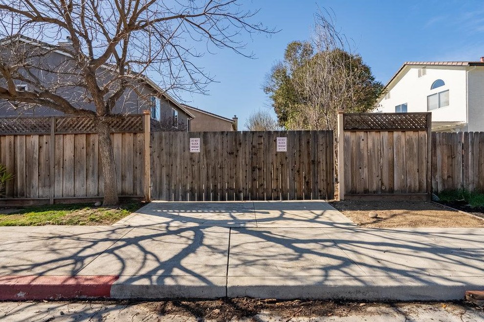 2551 Glenview Dr, Hollister, CA 95023